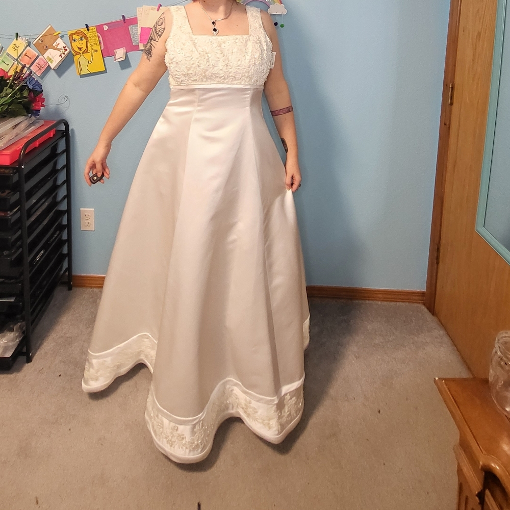 Morilee Designer Wedding Dress. Satin, Ivory, Sleeveless, Beaded and Embroidered